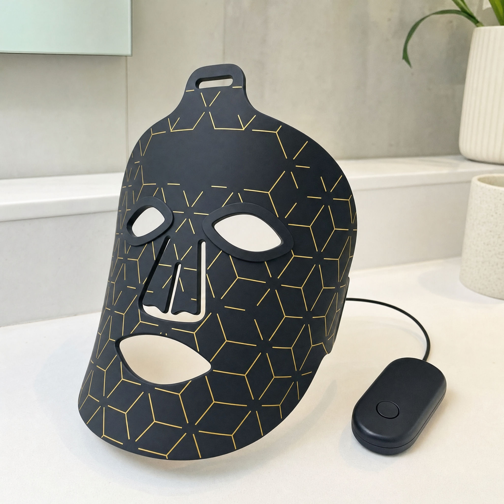 AXVOVA mask outer side, black and gold